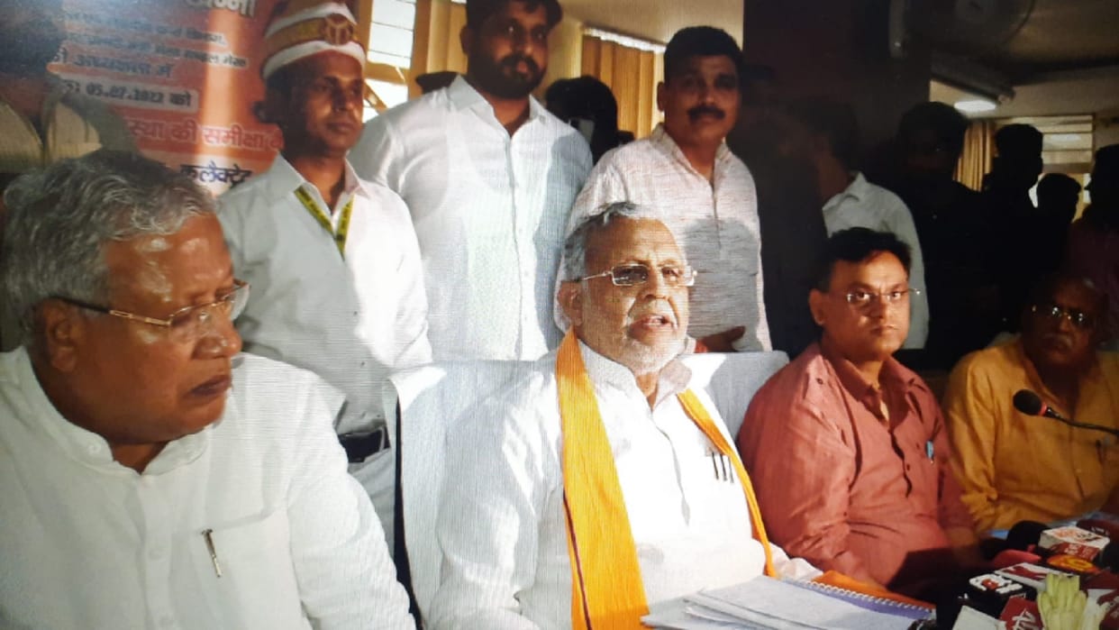 Minister Suresh Khanna got stuck in a jam in Meerut and gave strict instructions to the officers including DM-SSP in the meeting