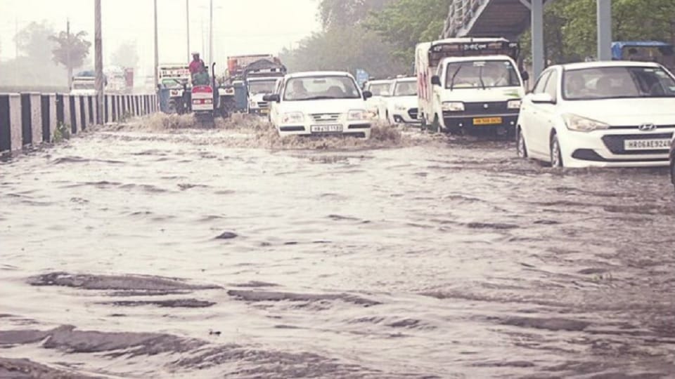 Half roads of Panipat were submerged in first rain of monsoon