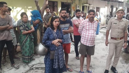 husband and wife and eight-year-old daughter found dead in the house in agra