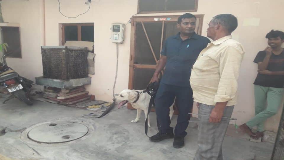 husband wife and eight year daughter suicide in agra dead bodies found hanging in room