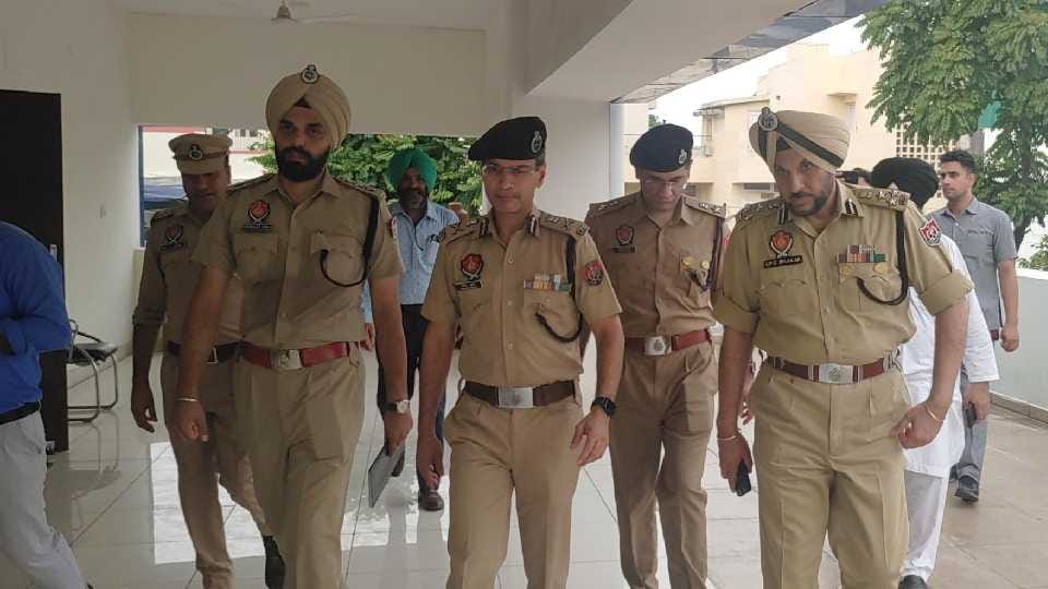 Central intelligence agencies sending alerts to punjab government on deteriorating law and order situation