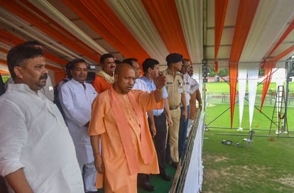 Chief Minister Yogi Adityanath In Varanasi Meeting with officials regarding PM Modi visit