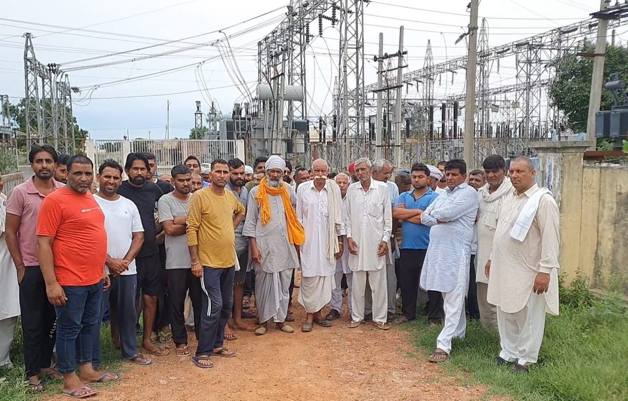 Villagers of Nauch, troubled by power cuts, demonstrated