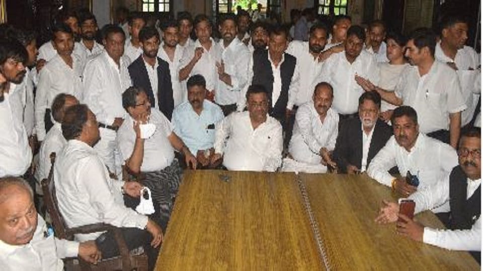 Anger over three advocates being sent to jail clashes with police in agra crime news