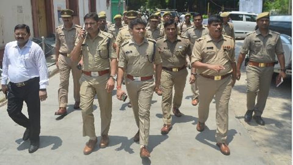 Anger over three advocates being sent to jail clashes with police in agra crime news