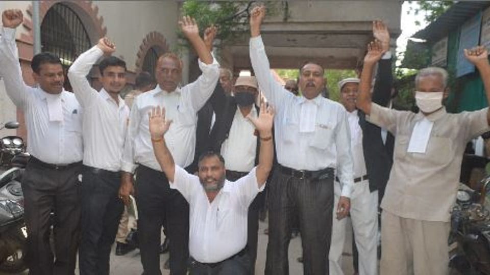 Anger over three advocates being sent to jail clashes with police in agra crime news