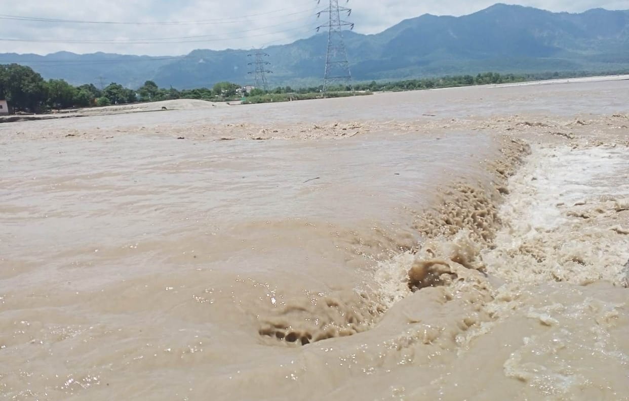 Water level is incresed in Sharda River.