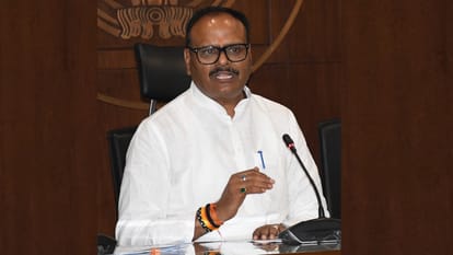 UP: उप मुख्यमंत्री ब्रजेश पाठक बोले- मोहब्बत की दुकान में जहरीला सामान बेच रहे कांग्रेसी Deputy CM Brajesh Pathak speaks on objectionable remark of congress leaders on PM Modi.