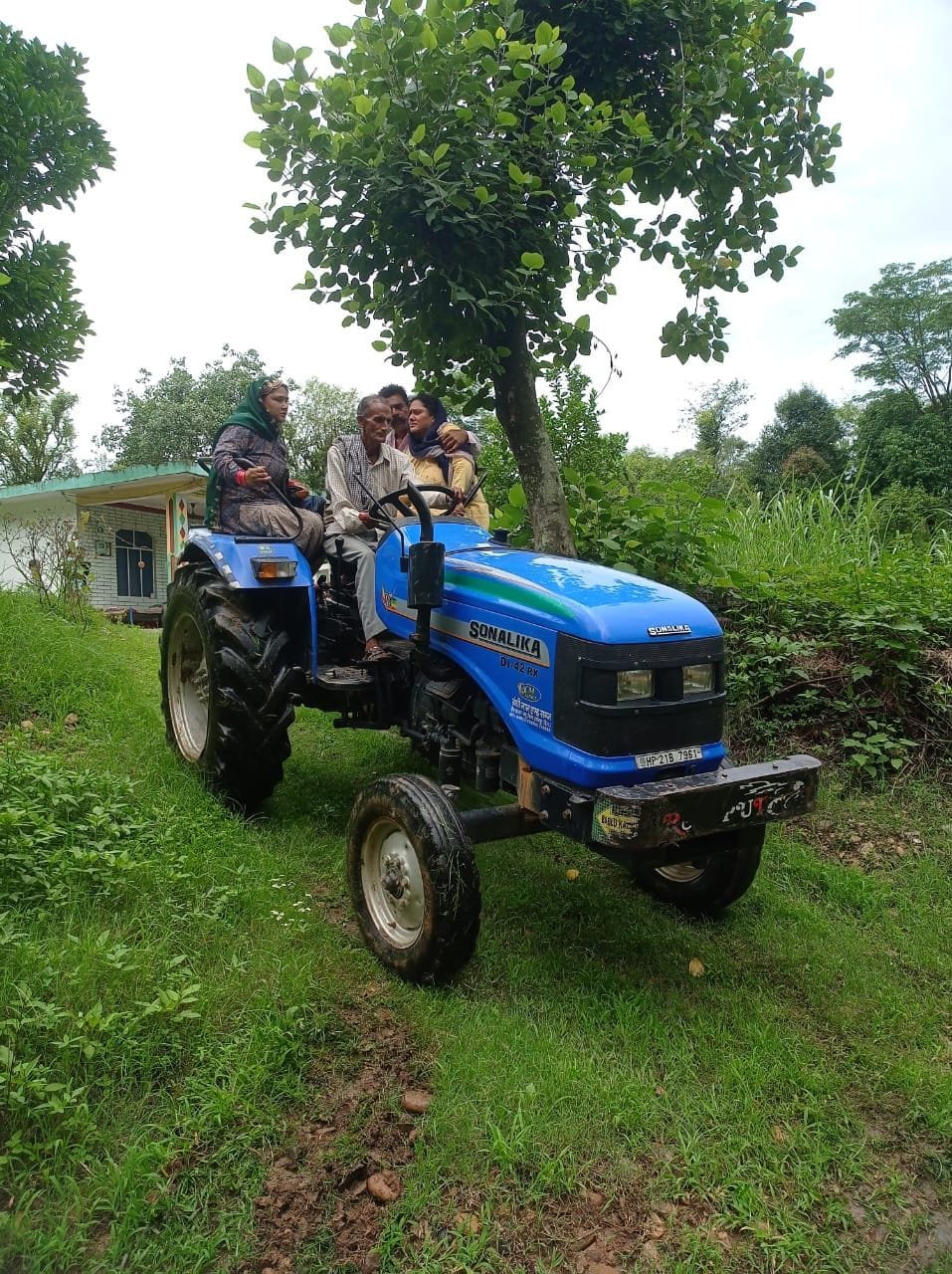 Sick woman got tractor emergency service after three hours
