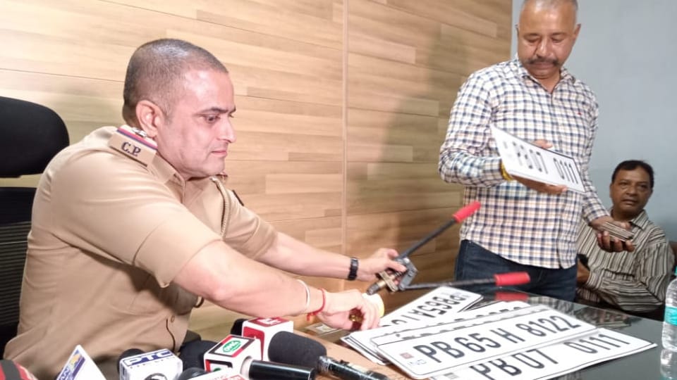 Chandigarh District Crime Cell arrested man with fake high security number plates