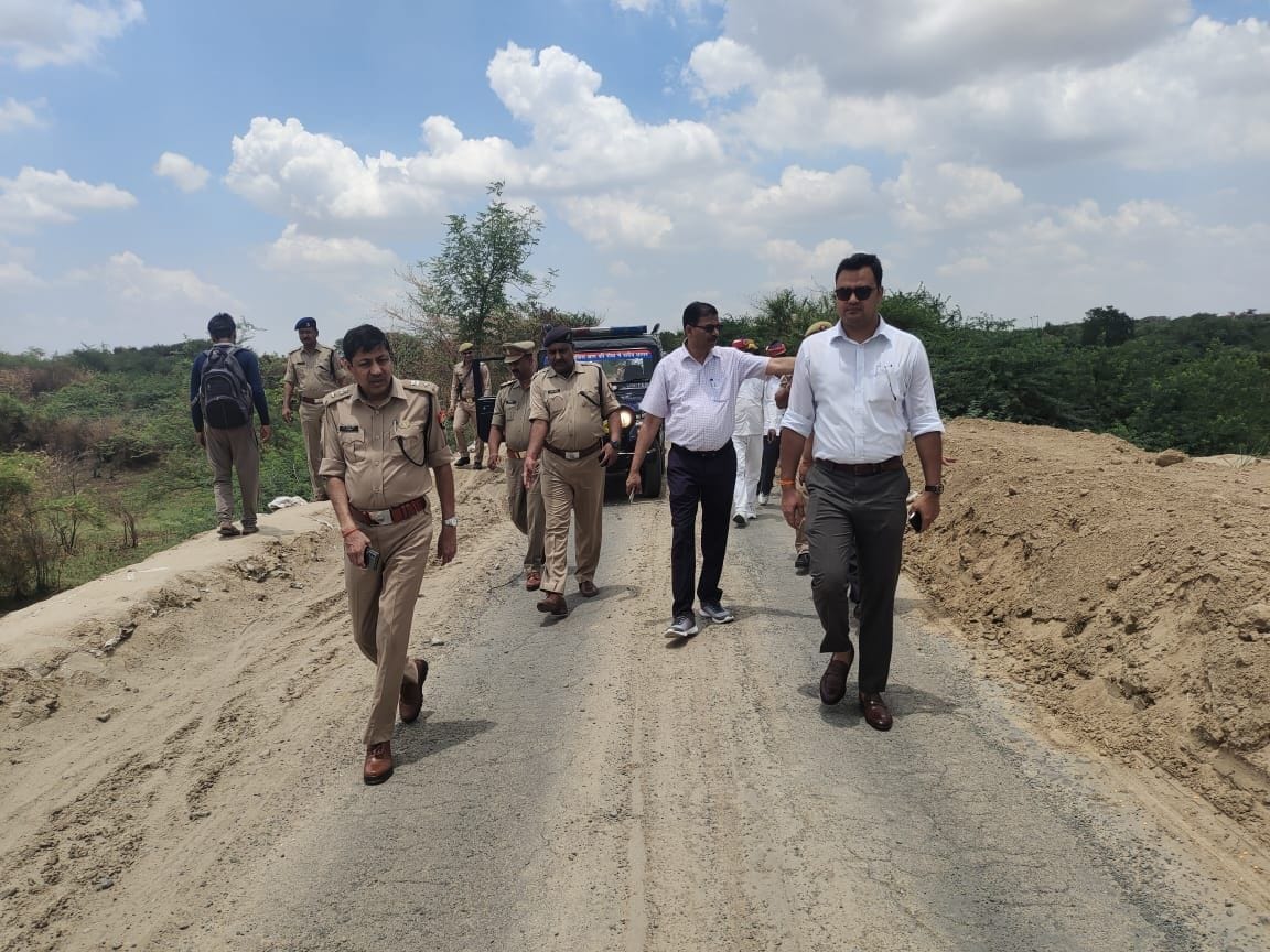 Etawah: DM arrived to take stock of the dilapidated Dhakra culvert, sought report from PWD