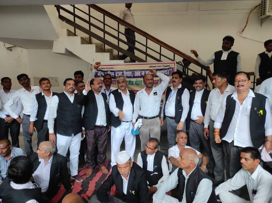 advocate,pradarshan,dharna