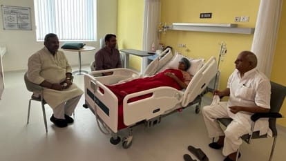पल्लवी पटेल का हालचाल लेने अस्पताल पहुंचे जयंत चौधरी।
