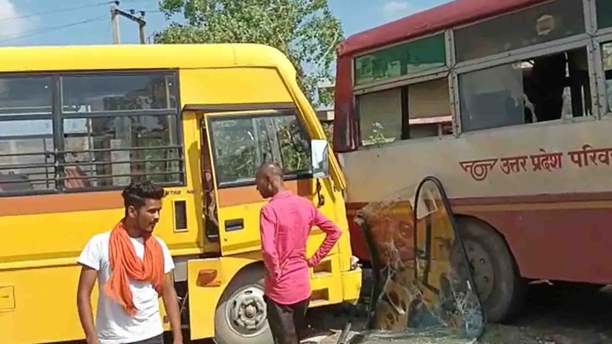 12 people injured in road accident in Jalaun