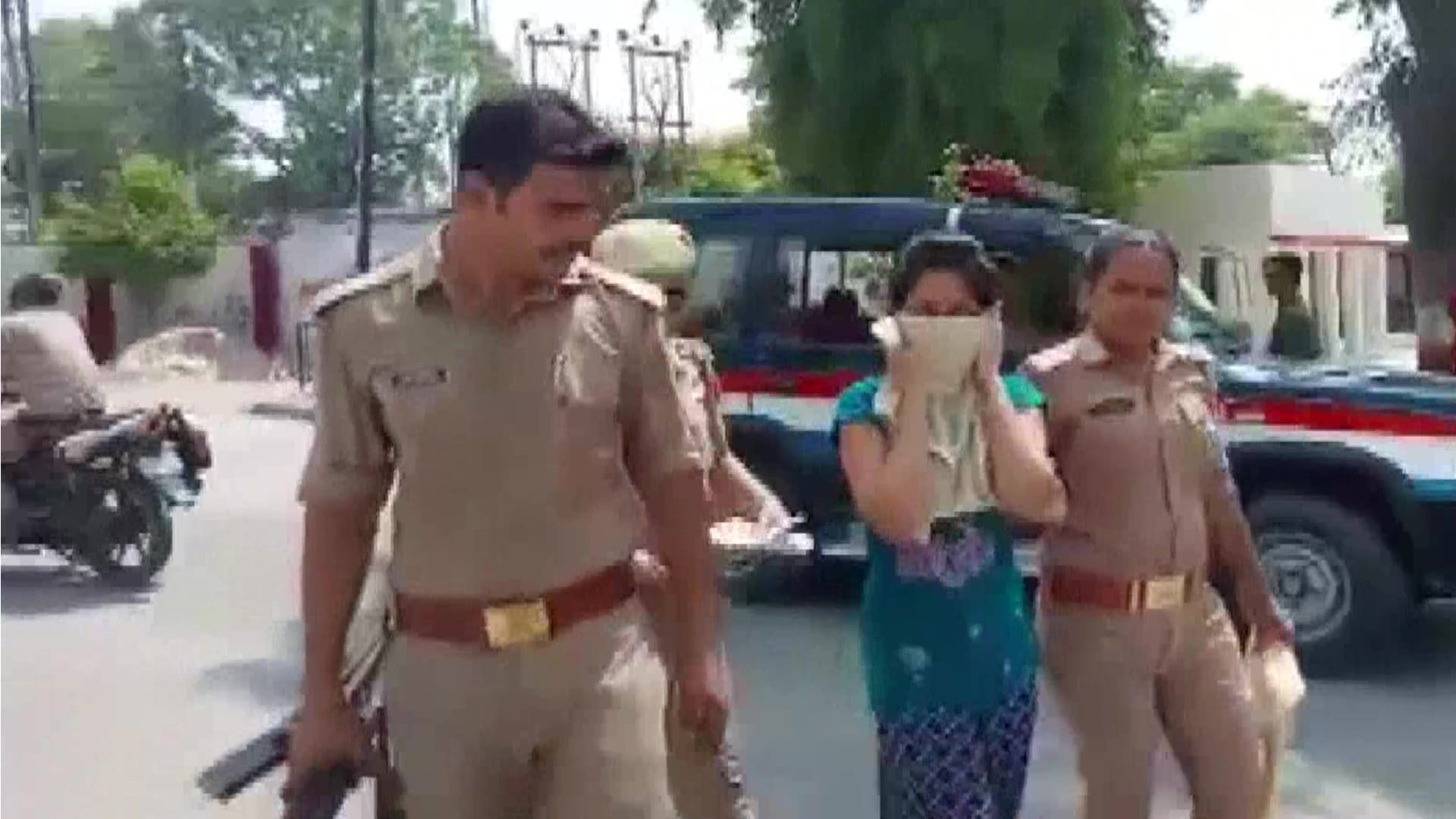 Kanpur Double Murder daughter Komal confessed in police interrogation I hated my parents, that why I killed I have no regrets