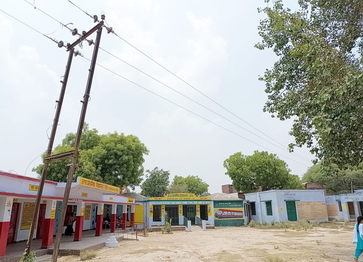 school,danger,transfarmer,kanpur news,up news,fatehpur news,line,adhikari