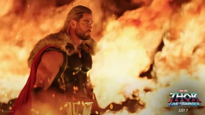 Thor Love and Thunder Review in Hindi by Pankaj Shukla Chris Hemsworth Movie Christian Bail Natalie Portman Taika Waititi