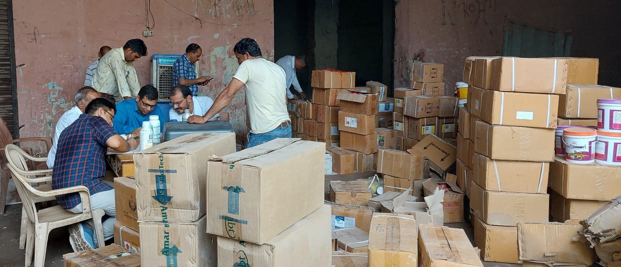 Chief Minister's Flying Squad raided the warehouse, got expired pesticide, sealed