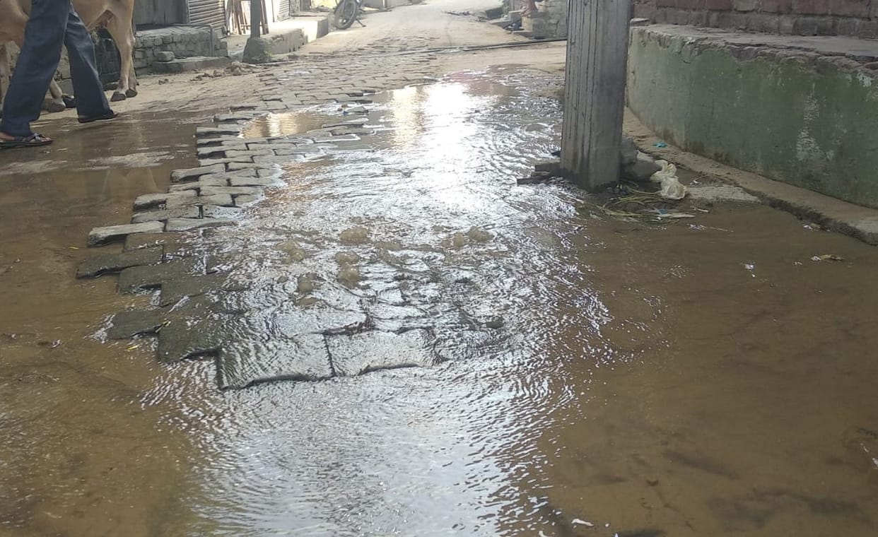 Water crisis deepens in six thousand houses due to pipeline burst