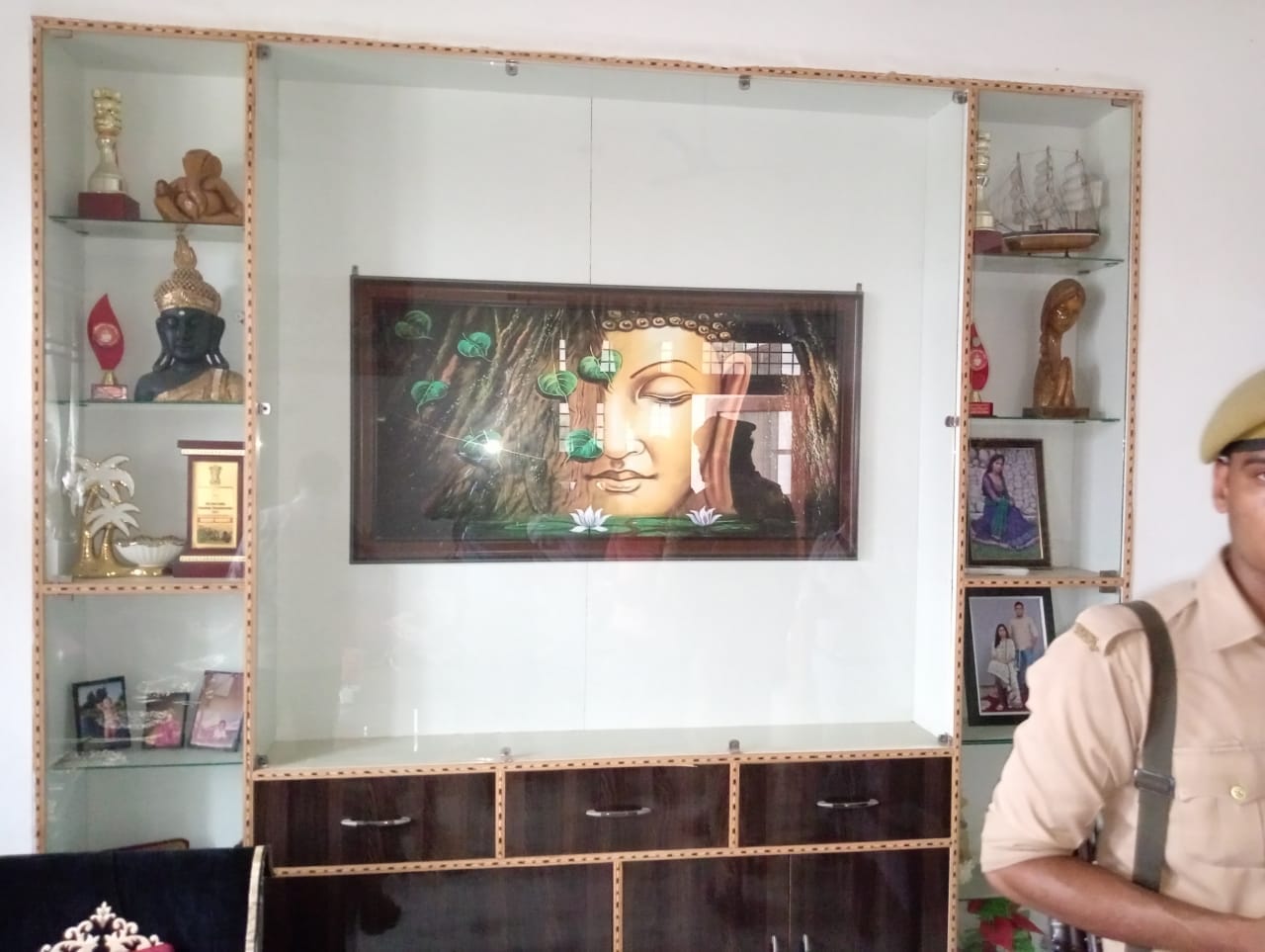 Who is the land mafia Yashpal Tomar now the Meerut police has seized a house of five crores