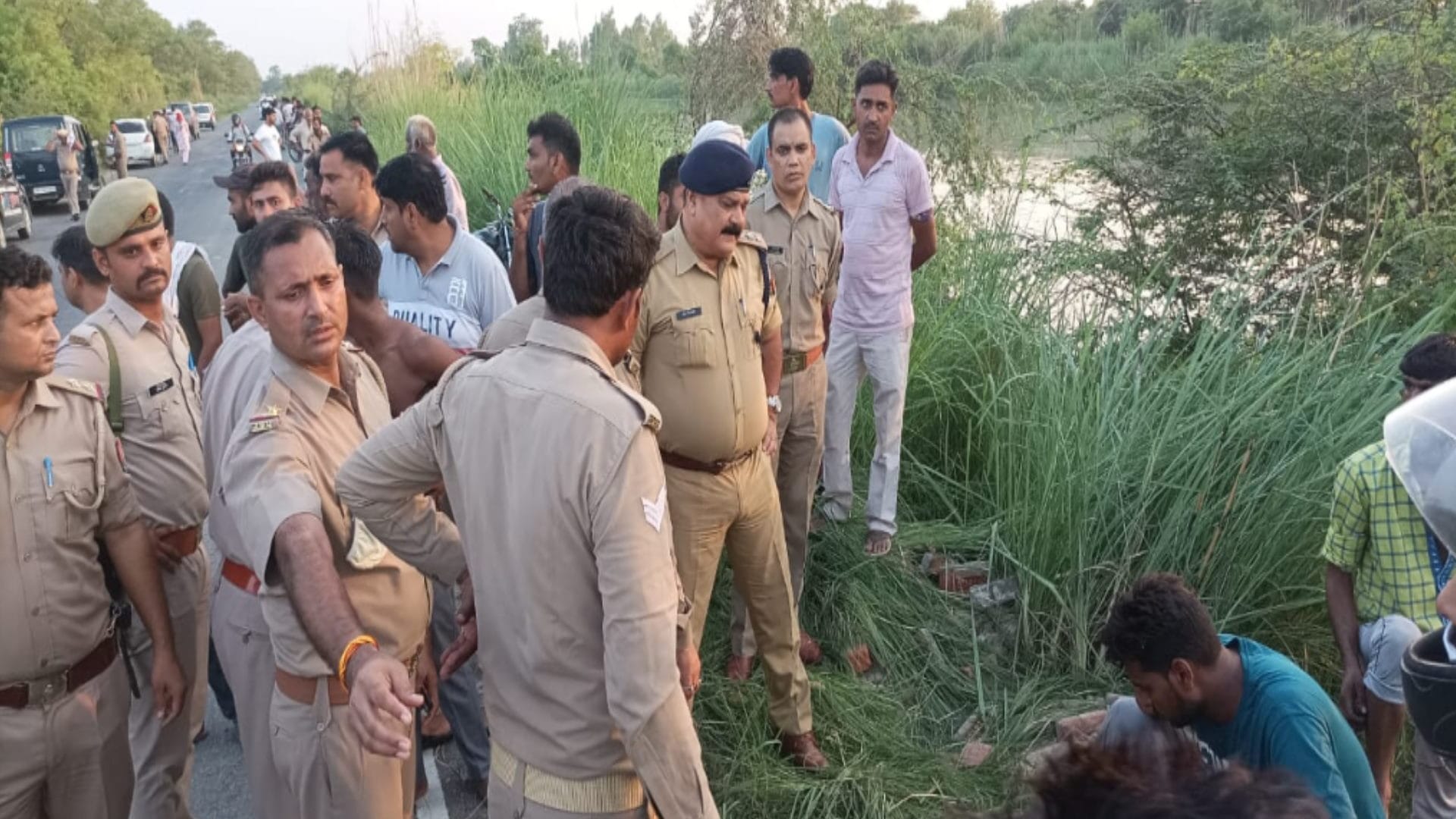 The Scorpio car with four friends fell into the Gangnahar at the speed of 150, see pictures