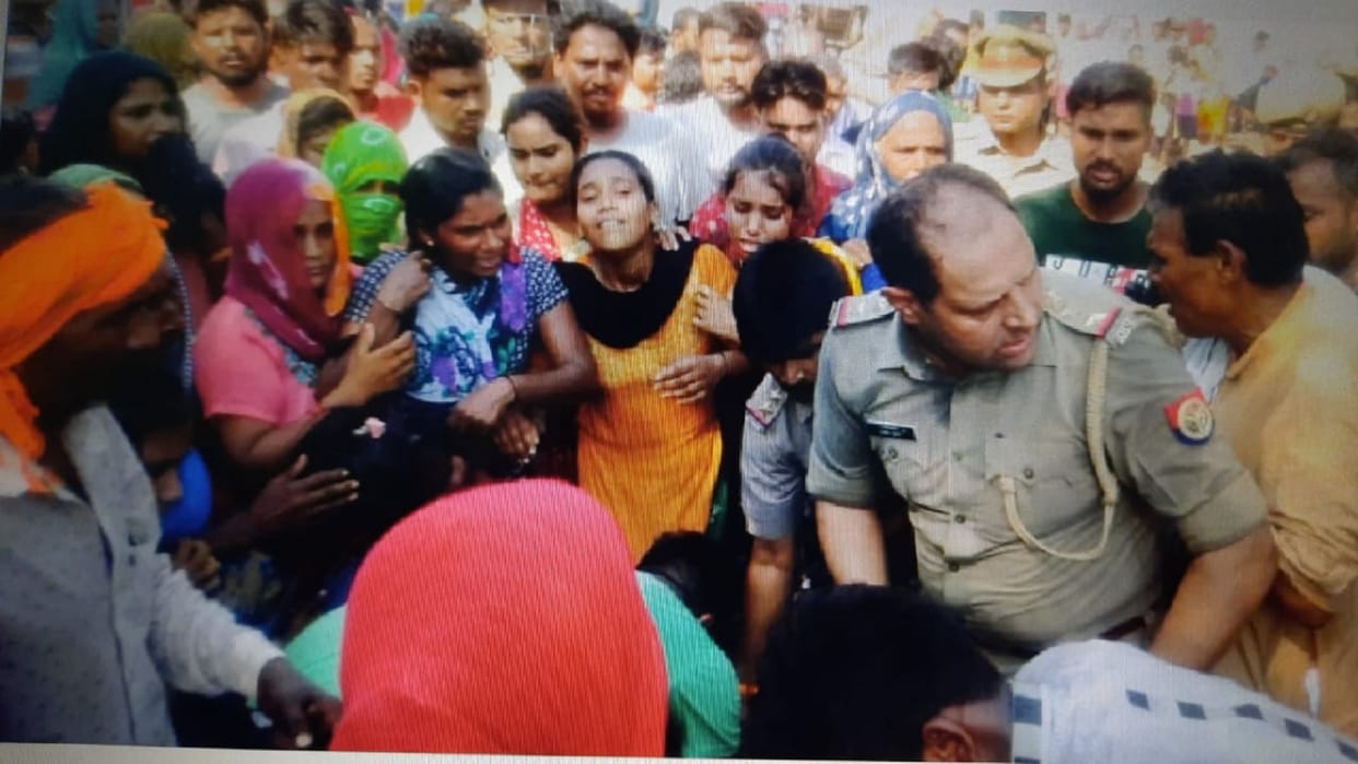 The villagers have ruckus in case of death of girl child in Muzaffarnagar