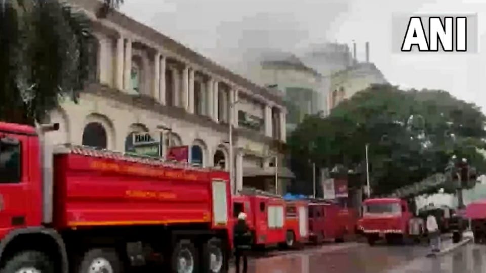 Mumbai: Fire breaks out in a mall in Powai, 12 fire tenders on the spot