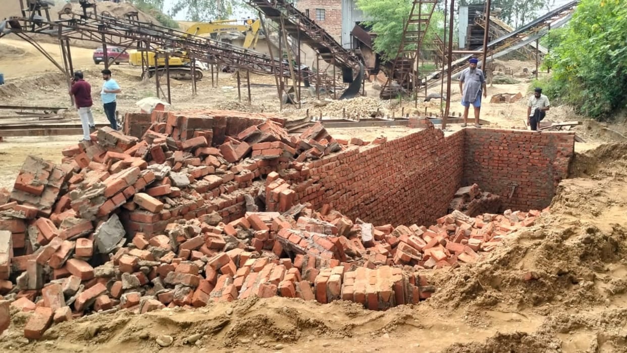 Bathu Stone Crusher wall collapse in una Himachal Pradesh