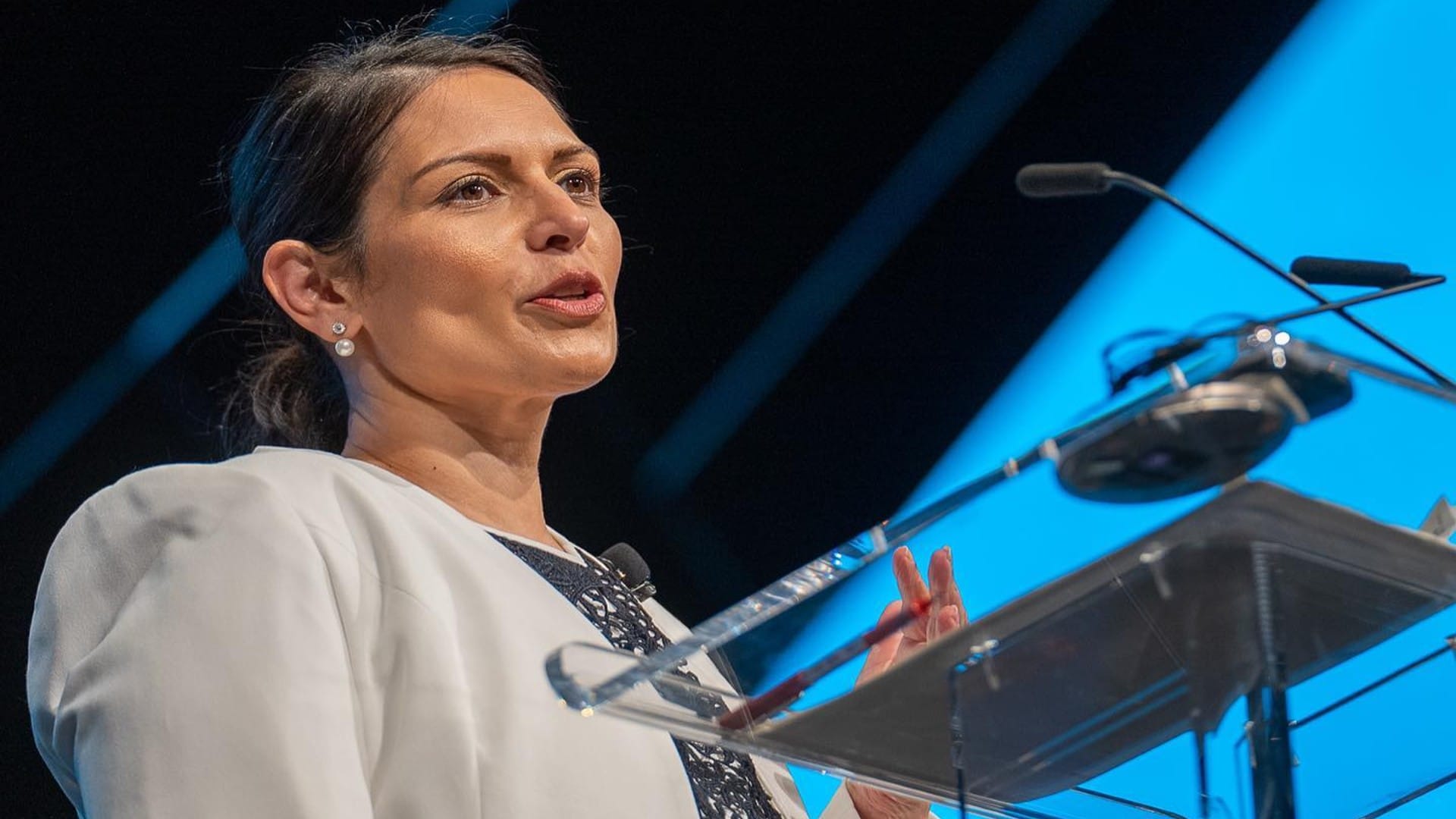 Britain Home Minister Priti Patel Biography in Hindi Ask UK PM Boris Johnson To Resign