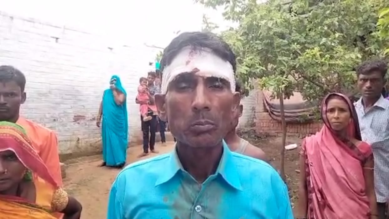 Baratis were beaten up in gurubakshganj in Raebareli.