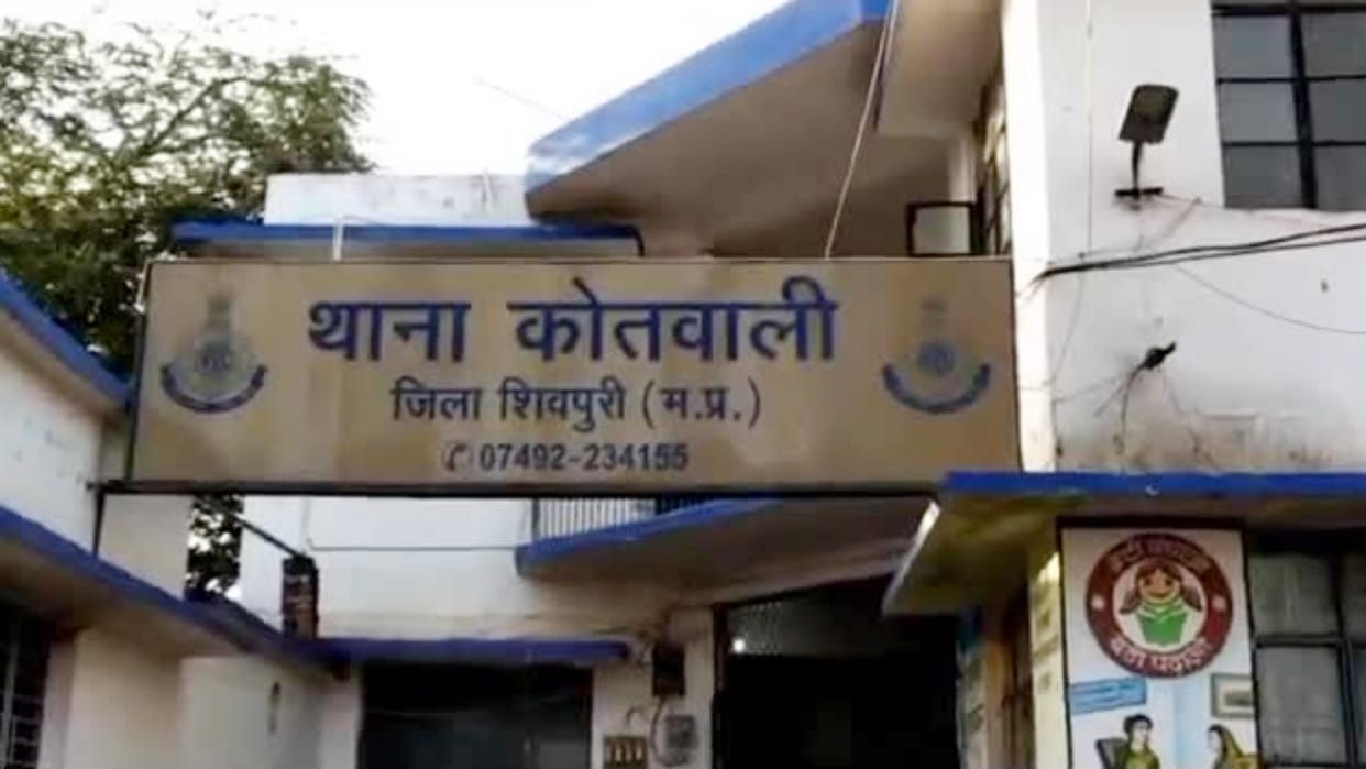 After dispute with wife husband put petrol on five-year-old daughter and set her on fire in Shivpuri