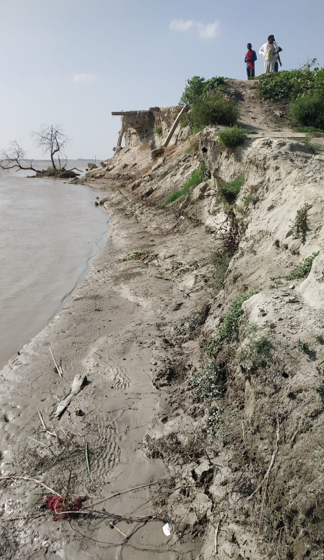 As soon as the water level of Saryu river decreased, the erosion started, migration started.