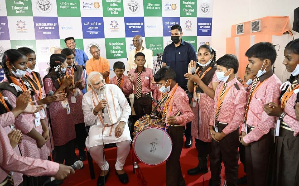 PM Modi in Varanasi interacts with children academicians and public see special moments in pictures