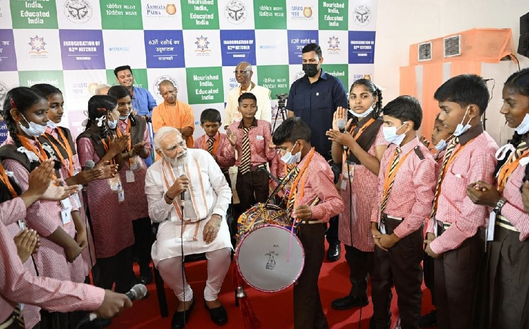 PM Modi in Varanasi interacts with children academicians and public see special moments in pictures