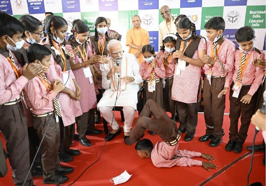 PM Modi in Varanasi interacts with children academicians and public see special moments in pictures