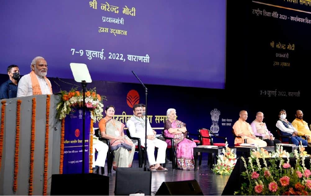 PM Modi in Varanasi interacts with children academicians and public see special moments in pictures