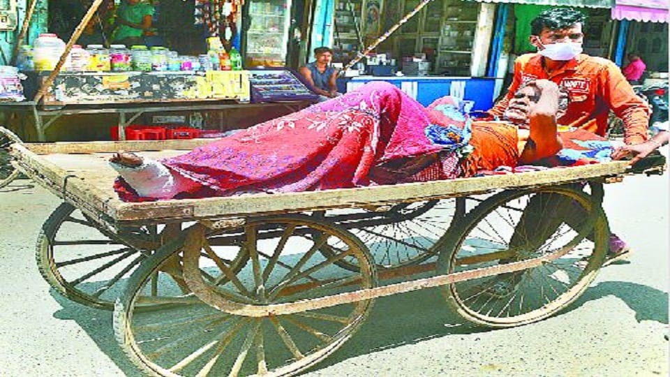 son reached SN Hospital after laying father on handcart due to no money for ambulance