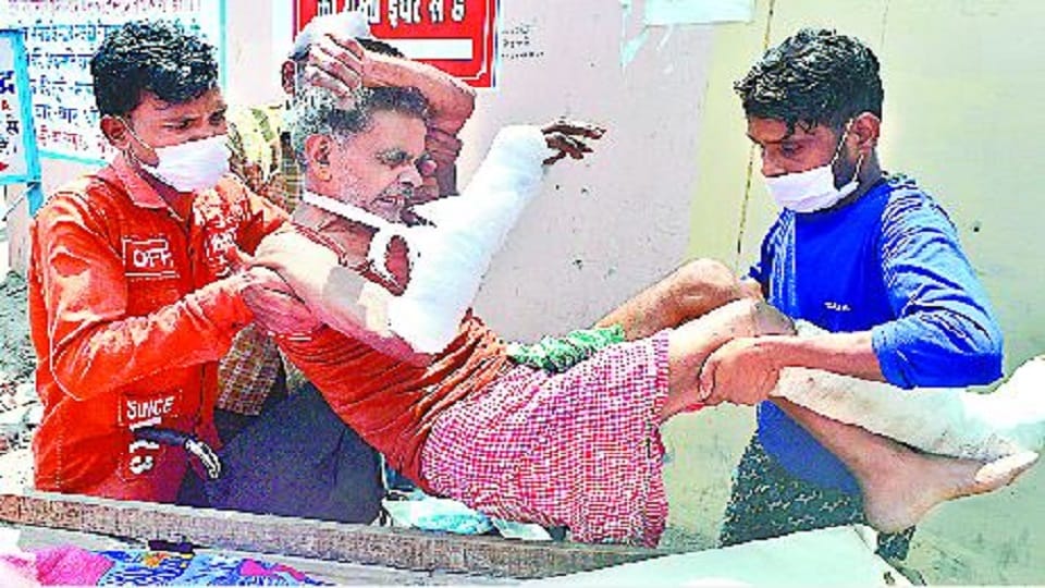 son reached SN Hospital after laying father on handcart due to no money for ambulance