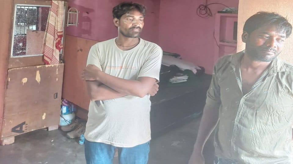 Agra Suicide Case ather told the reason behind the mass suicide