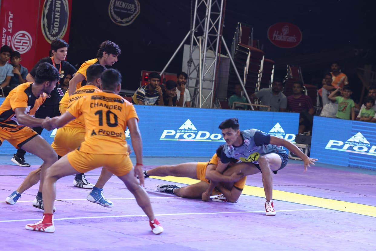 The team of Gujarat and Madhya Pradesh will have a title clash.