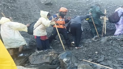 Amarnath Yatra 2022: Cloud bursts near the holy Amarnath cave, rescue teams landed on the spot