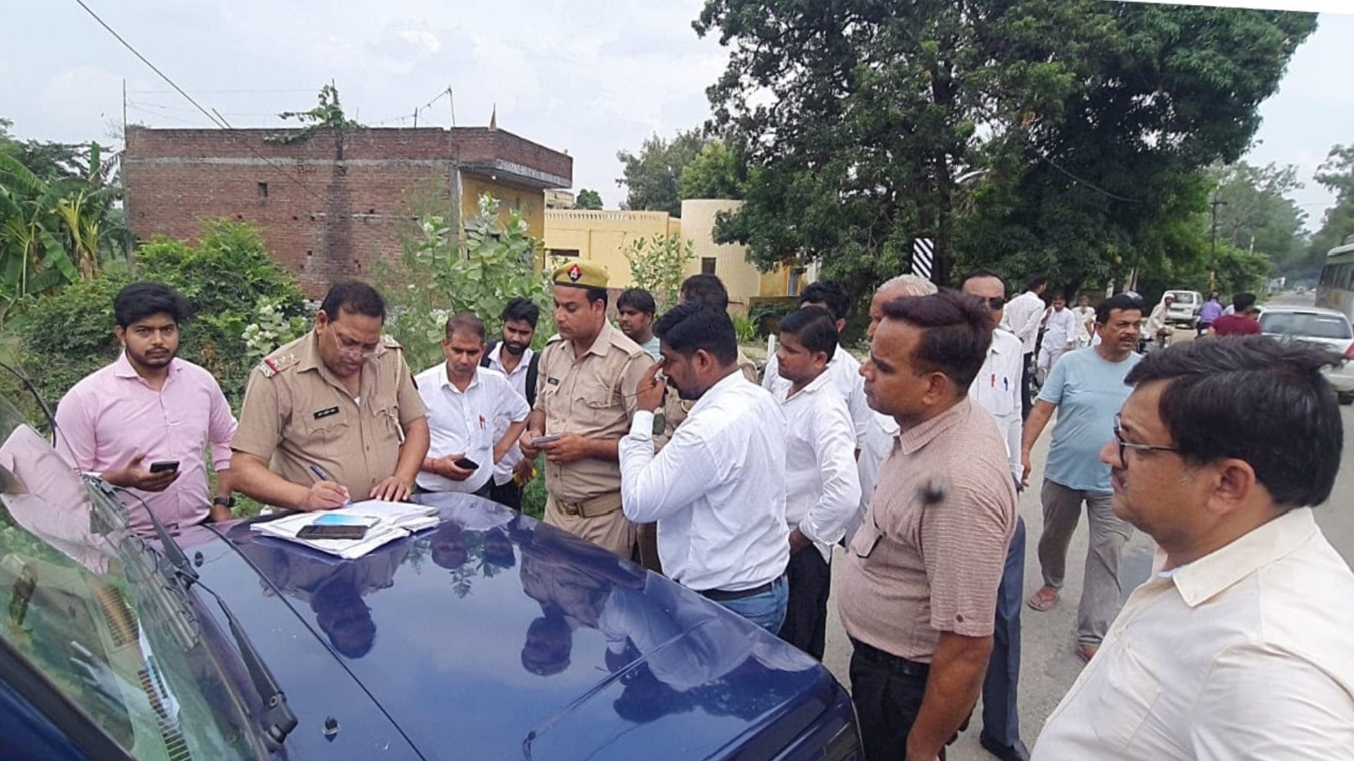 Priyanka had kidnapped by car a stenographer for marriage in Bijnor see photos