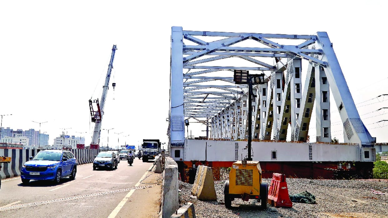 Indian Railways Girder connected with pillar on Chipiyana ROB 10 trains disrupted