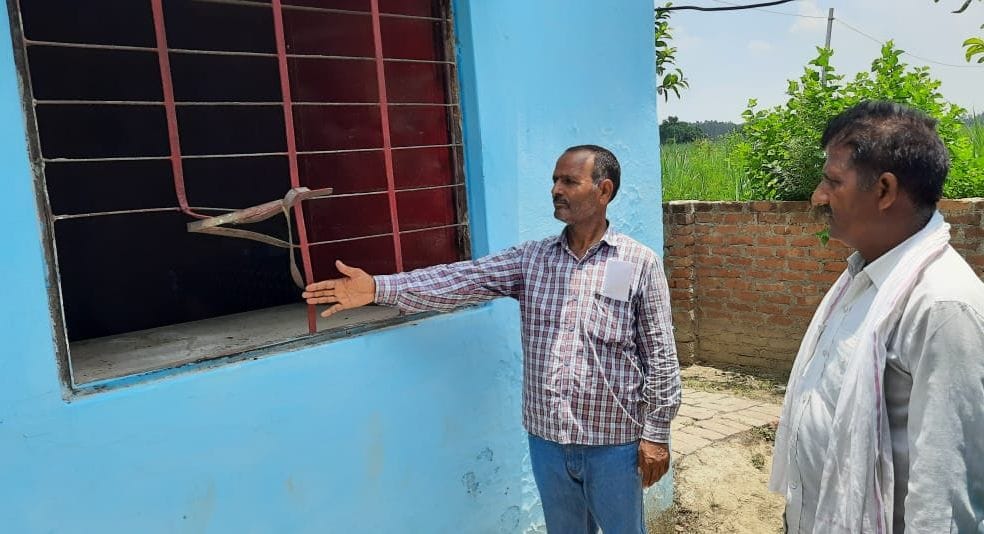 hardoi news, Utensils and food grains stolen from school, children returned without food