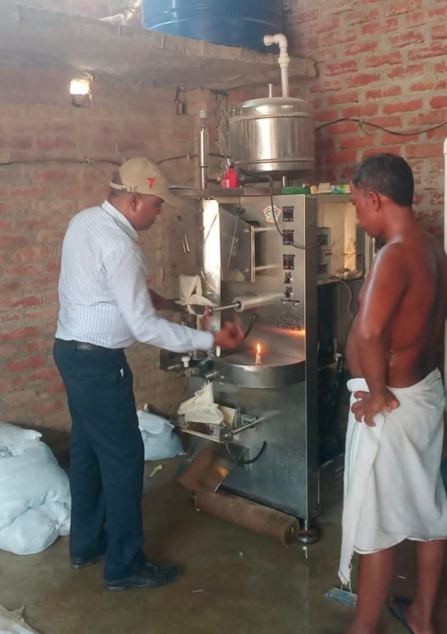kannauj : namoona lekar aaro plaant kiya seej
