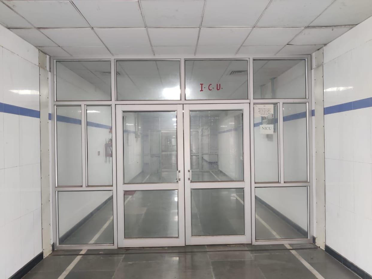 Kannauj: No treatment in ICU of Medical College, lock