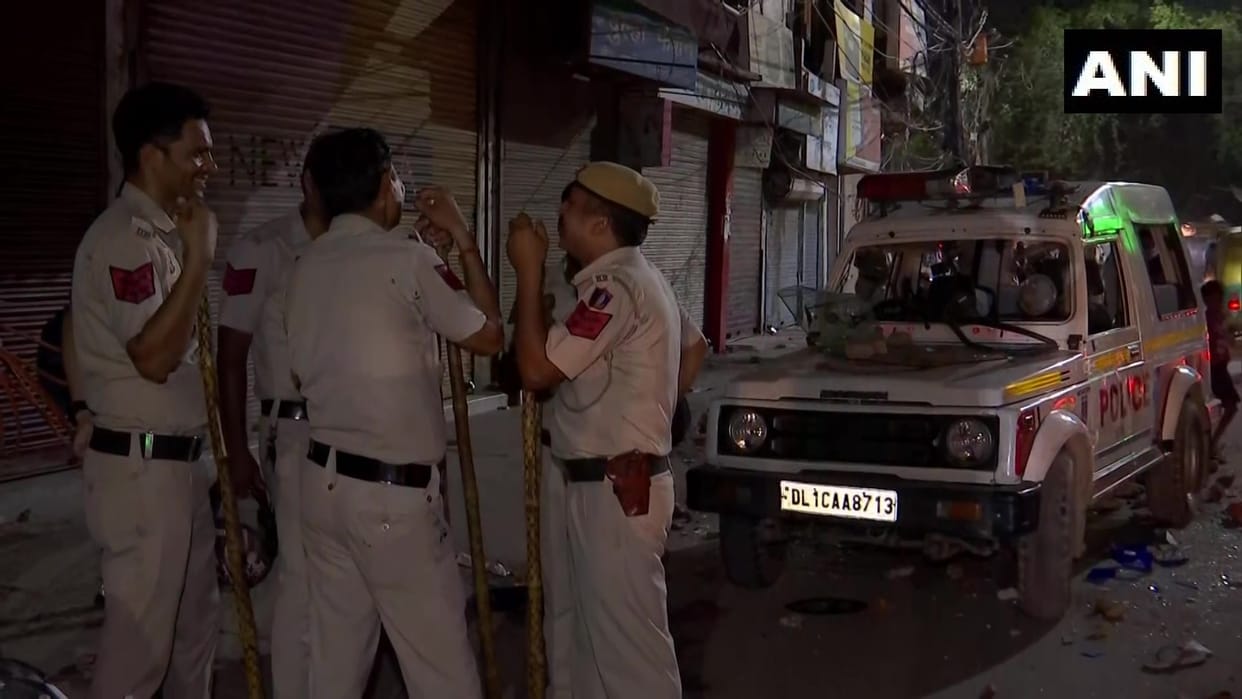 Stone pelting at Gandhinagar police station for not allowing candle march three vehicles damaged