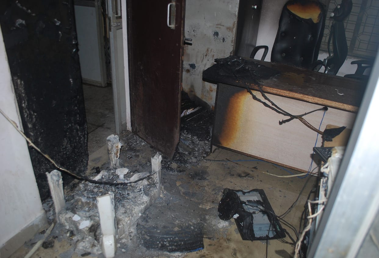 Hathras: Fire broke out in Deputy Agriculture Director's office, many equipment burnt