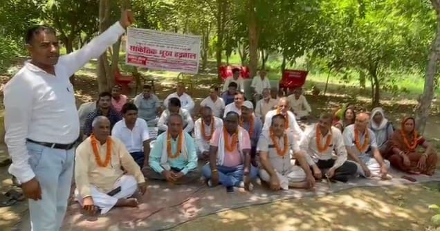 The clerks did a symbolic hunger strike in protest against the promise
