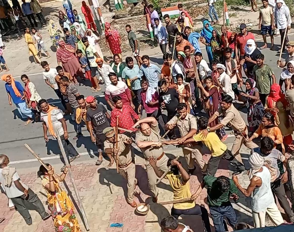 The dead body of the teenager was jammed on the road, a scuffle between the police and the villagers